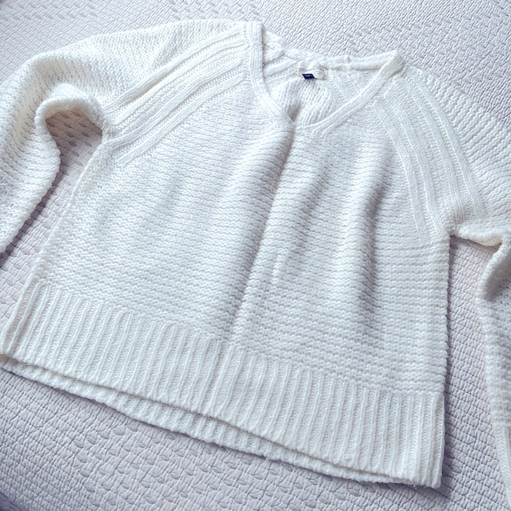 Target Universal Thread Soft V-neck Sweater - Picture 5 of 5